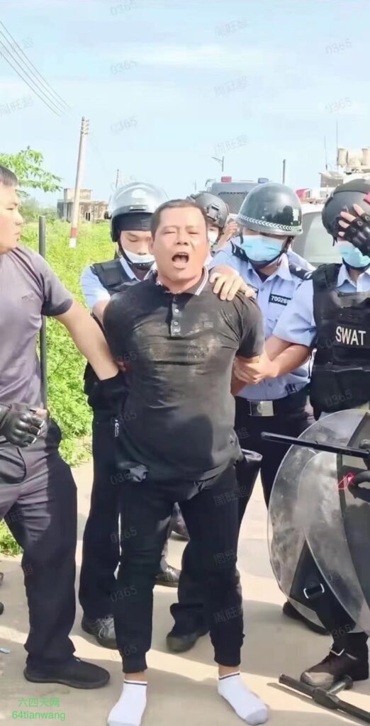 中国警察国家观察：广东男子当街砍杀交警为子报仇
